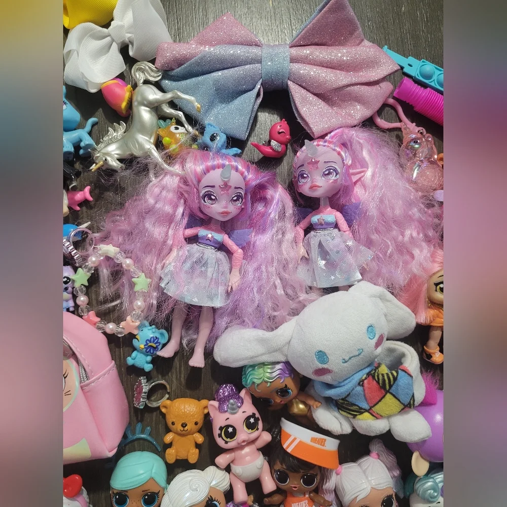 120+ Piece Girls Bundle Toys, L.O.L, Hello Kitty, Cinnamoroll, Magic Pixiling - Picture 7 of 12
